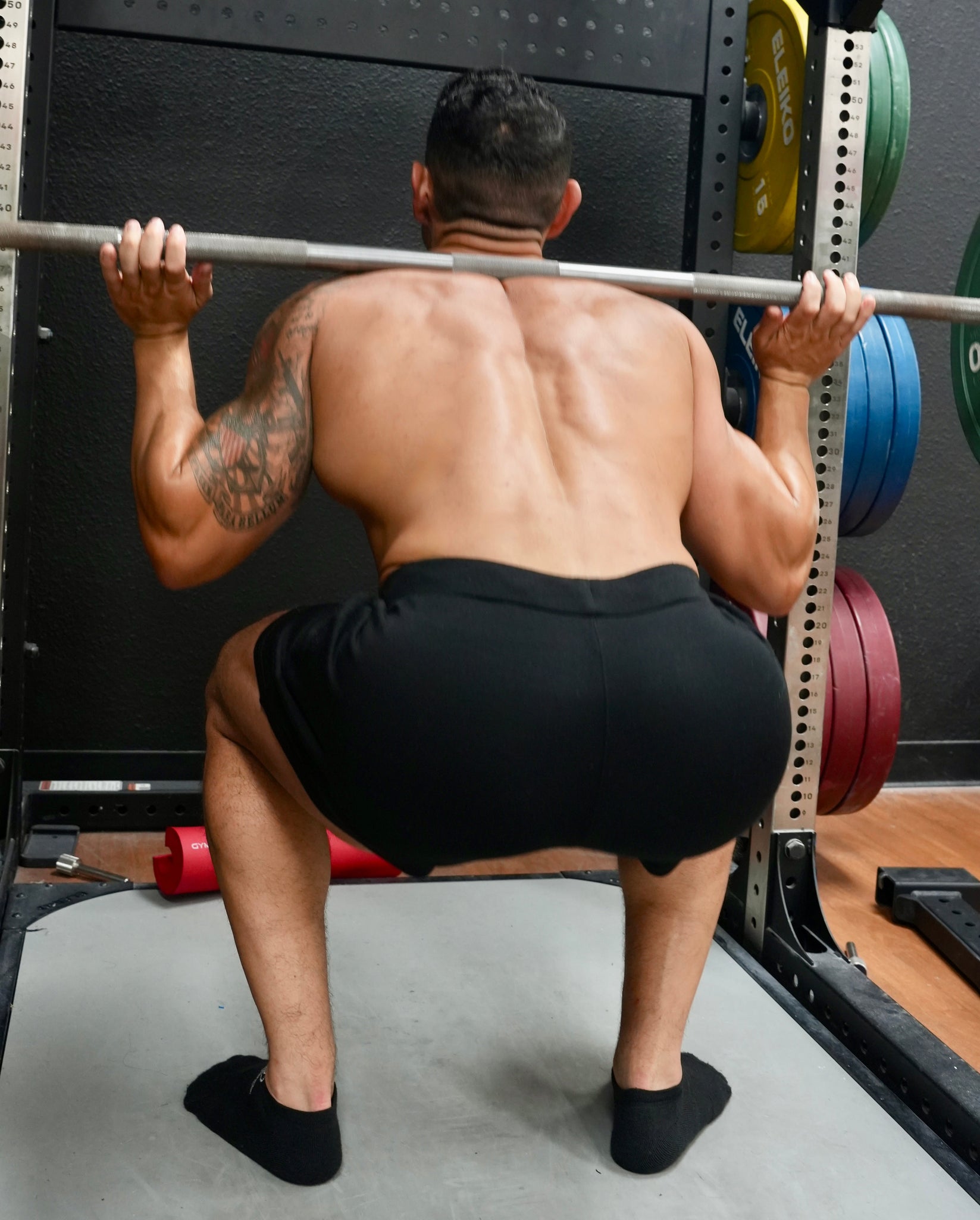 Black merino wool shorts – sustainable, odor-resistant activewear for gym, hiking, and travel