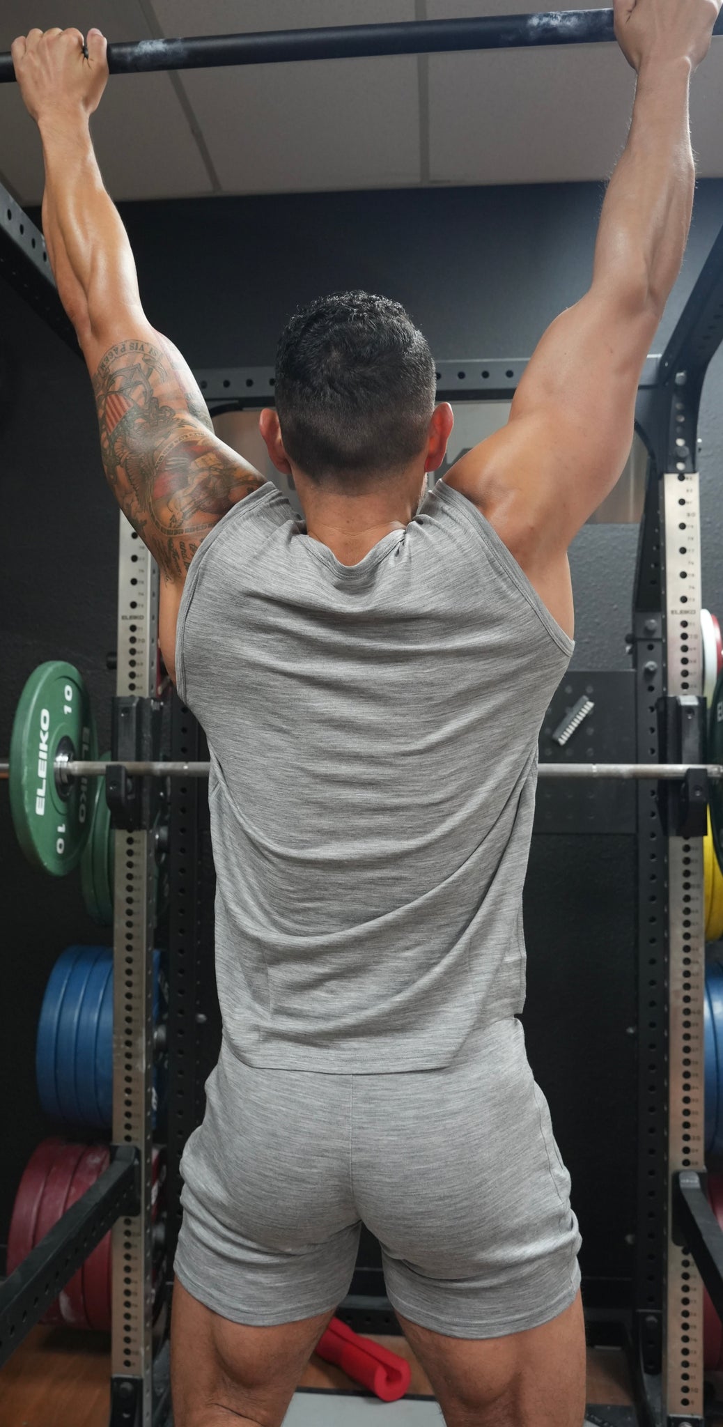 Charcoal grey merino wool shorts – lightweight, breathable performance wear for gym and travel